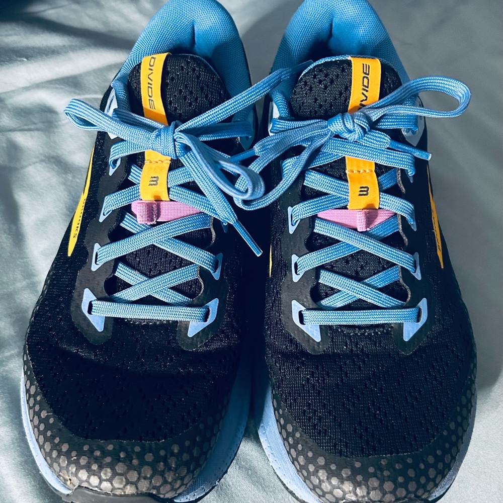 Brooks Divide trail running shoes. Women size 7